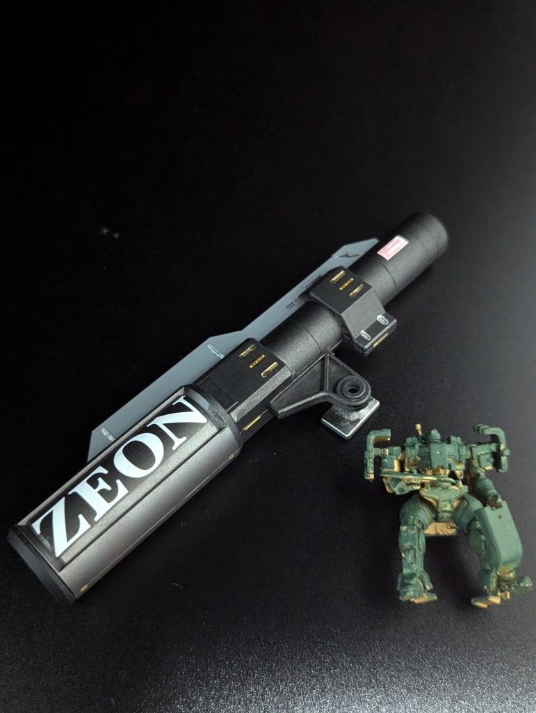 今回のお気に入りパーツの大砲ジオンといえば凶悪大砲!今回の機体のサイズがでかいことを表現すべく、友情出演のギラ・ドーガ風のティエレンさんはじめてのシタデルの筆塗りのテストも兼ねていました薄めず塗ってよし、マットな質感よしで今後使っていきたい塗料でした ご覧いただきありがとうございました!ガンプラは自由!たのしい!