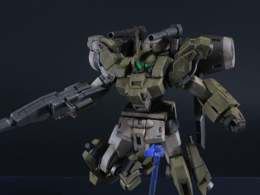 通常、ドライブラシはシルバー、チタンシルバー、メタリックグレーを使うのだが、デミバーディングの黄土色っぽいパーツにはどれもしっくりこない。要はドライブラシをしても目立ちづらいのだ。試行錯誤して、メタリックグレーで落ち着いたが、やっぱりあんまり目立たない。ちなみに意外と各パーツが小さかったのでチッピングはしませんでした。経験上、大味になりやすいので。