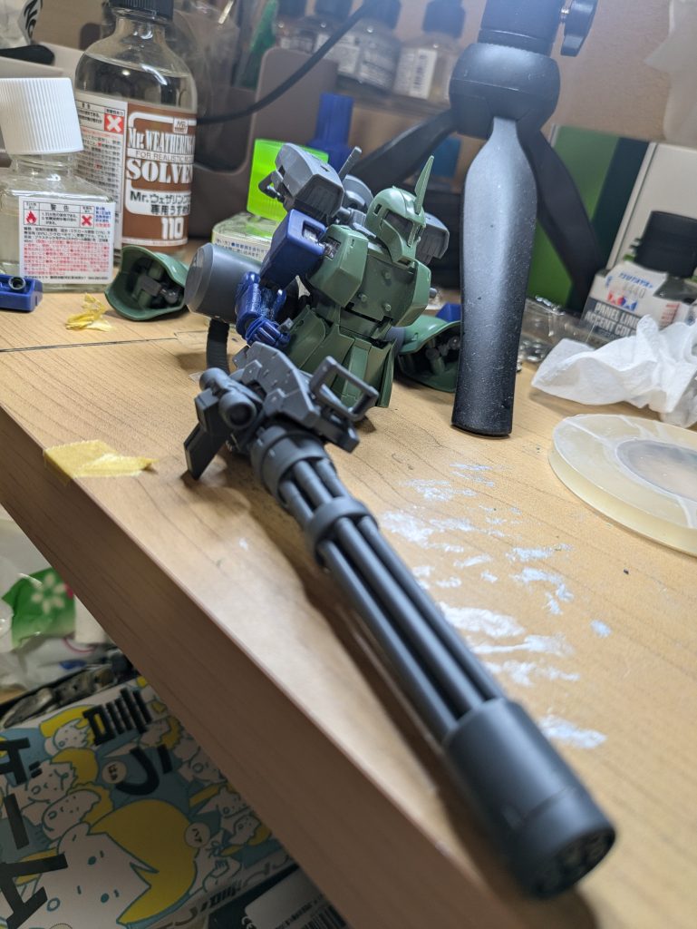 初期案ではガトリング持って馳せ参じまいる予定でしたが、ガトリングがデカすぎて左手パーツが破損したのでやめました