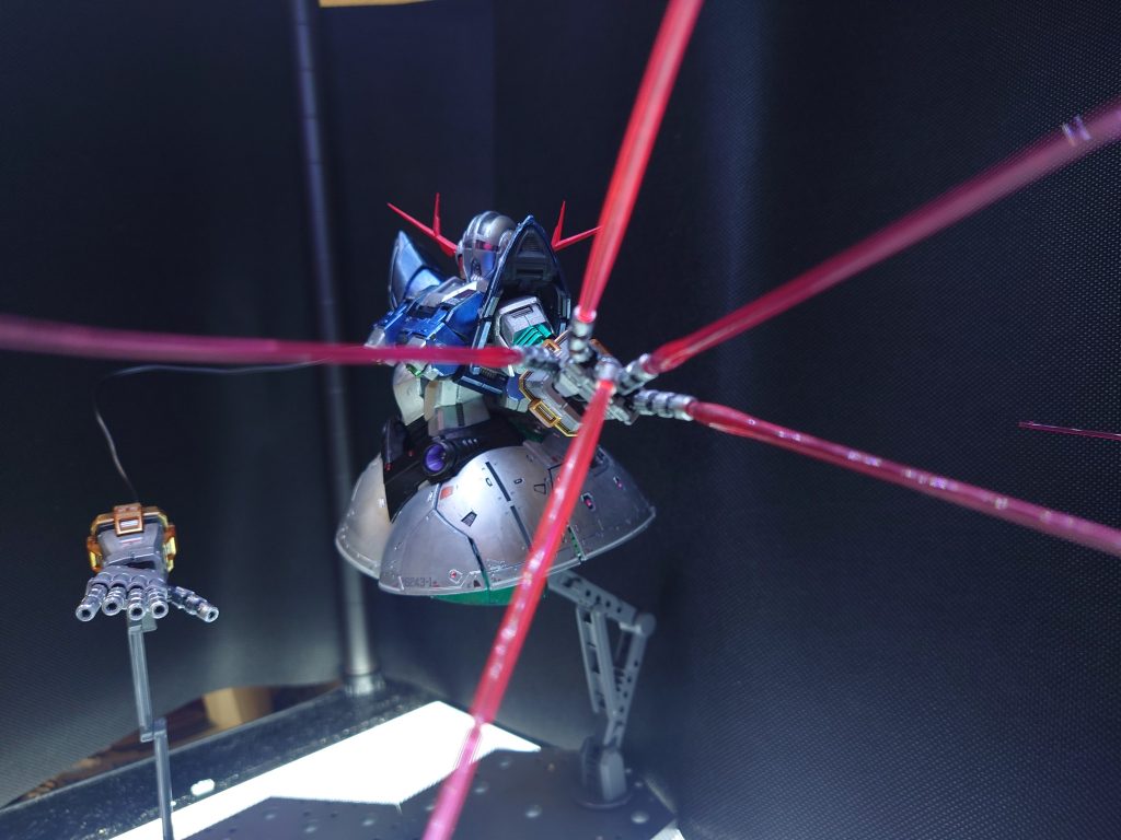 と言うことでたくさん余ってるビームサーベルエフェクトで代用❗️これはなかなか合ってる気がする。ホントはイエローのビームサーベルがいいのだろうけど足りないんですよね。 