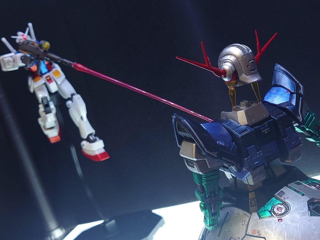 脱出❗️手につけれるイエローエフェクトは頭のスラスターにもサイズが合うようでここも再現できました。バランスよく立たすのが大変でしたけどね。