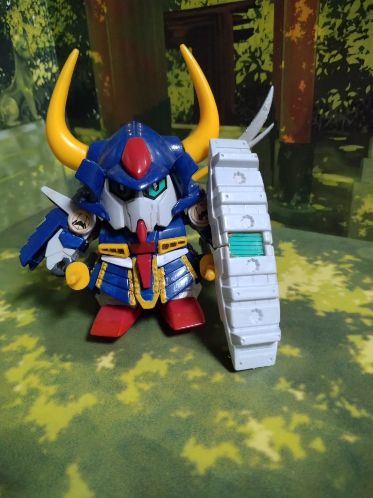 武者ガンダム摩亜屈このシールドが下駄になったり翼に〜