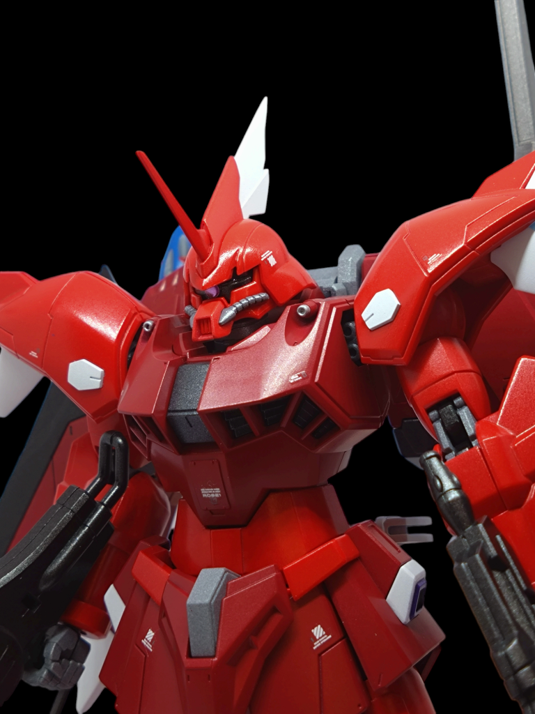 頭部、白い部分を少し延長し尖らせてみました