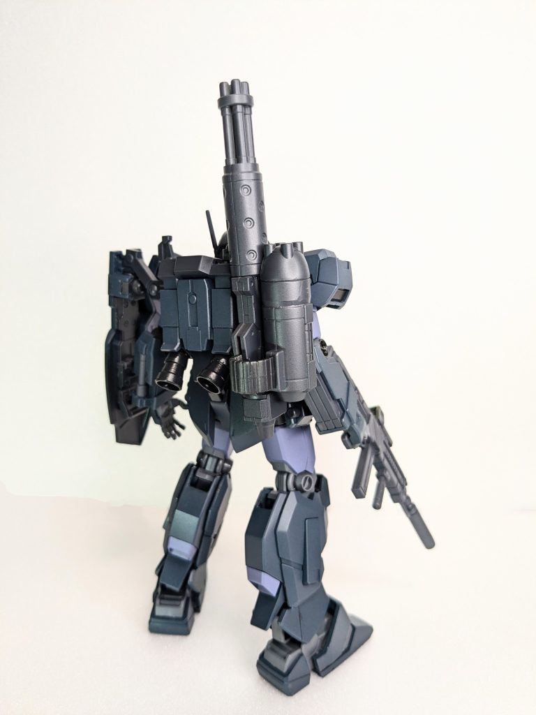 塗装は改造箇所を中心に部分塗装して、つや消しトップを吹きました。公式設定では無い配色です。