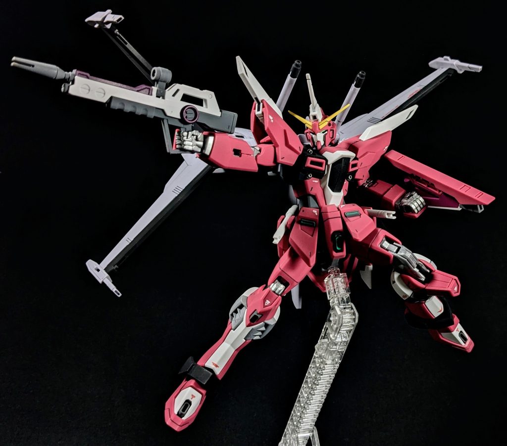 改修箇所はアンテナ、股関節とくるぶしの辺りでの延長、サイドスカートの厚み軽減、ちょっとモールド追加しましたあとはスミ入れ、デカール、つや消しでコートして完成！元々のクオリティーが高くて、どこに手を入れたら良いのか悩むほどでした😆ぜひ作ってみてほしいキットです👍