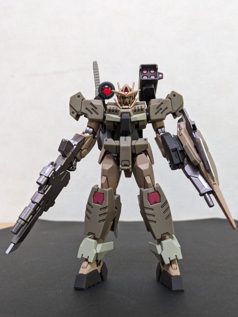 あれっ❓余剰パーツでまるまるノーマルクアンタの頭作れるので、着けてみた。違和感しかないかな・・・😅