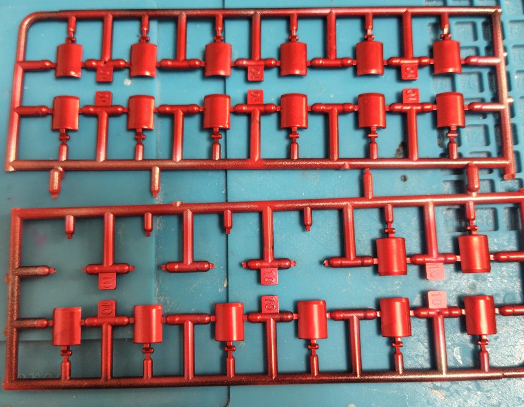 ファンネルの羽根部分はランナー塗装にしました。薄い部分なのでなんら問題なくいけました！