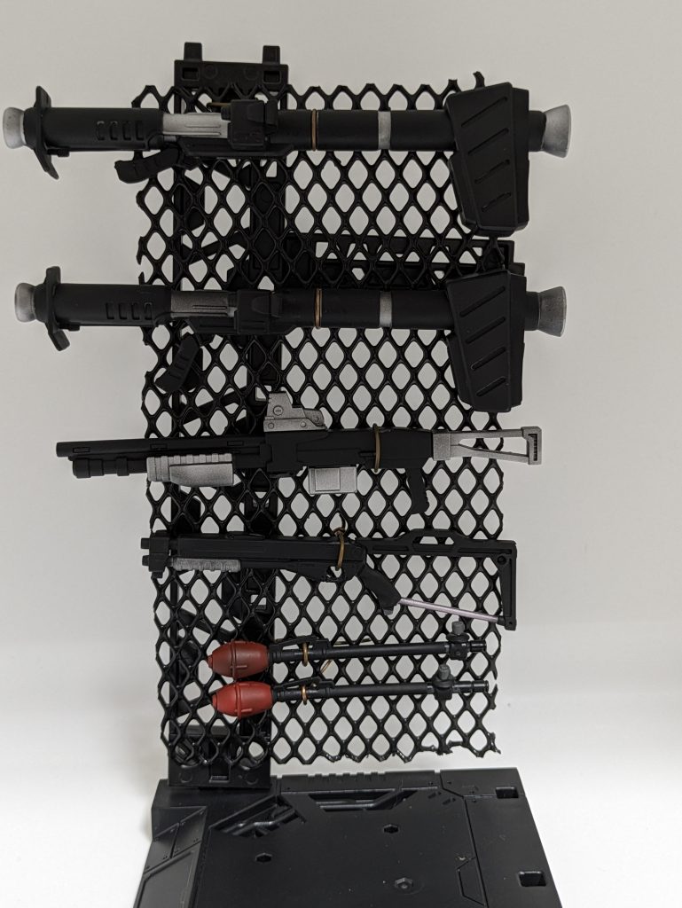 100均アイテムで武器ラックもつくりましたが飾り方が難しい( •ω- )