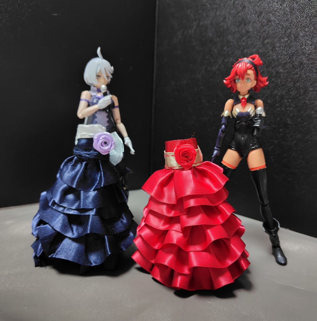 あ、この服は脱げます。今回のはアスティカシア学園の制服からではなく、30MSのボディ向けに作ったものになります。これらの材料は全て100均ショップで揃えており、一着に500円も掛かってません。