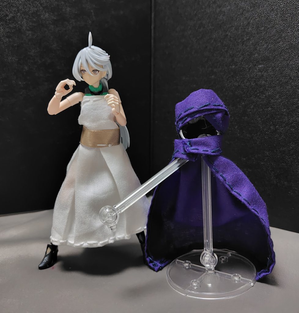 魔物使いの装備は実に単純で、ターバン風の帽子とマントを身に着けているだけです。