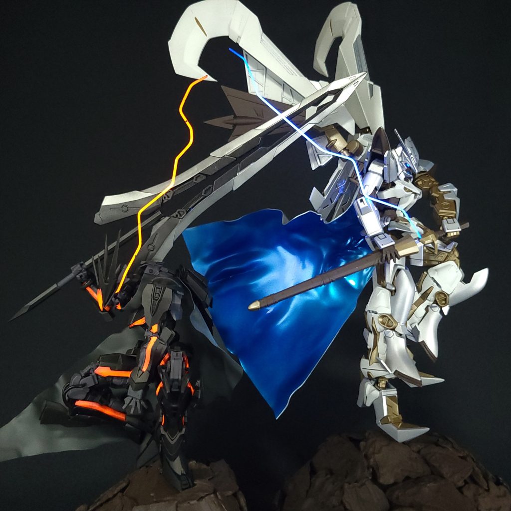 UVライト有りver黒→白赤→青で色でも対照的にしています。(元ネタがそうなっているだけですが)