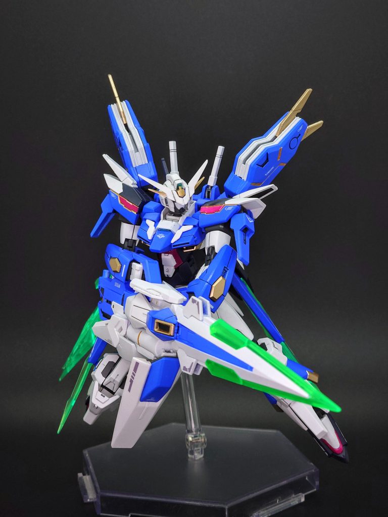 グリップを引き出し両手持ちすることも出来ます