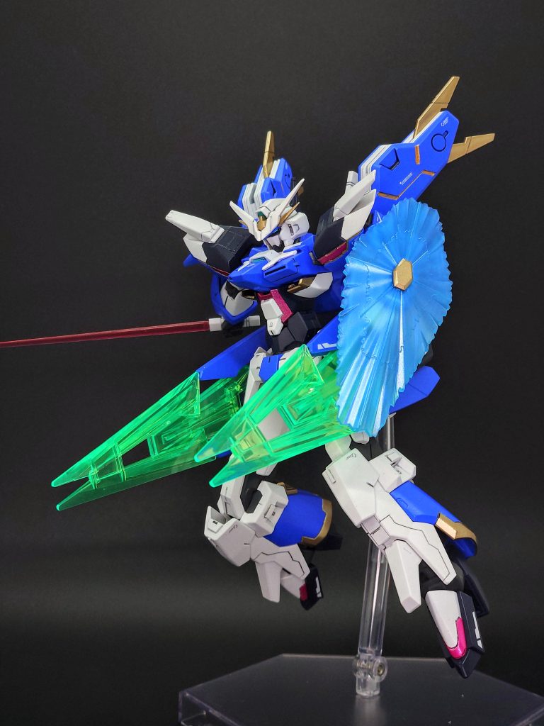 GNバーストキャノンモードクリアパーツを砲身として粒子ビームを発射出来ます。