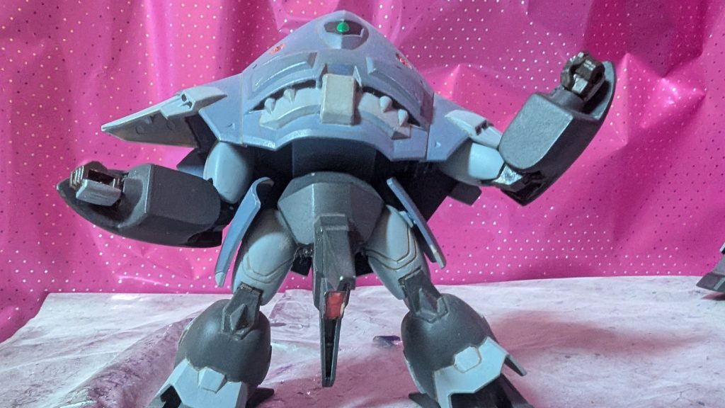 腰部は軸関節でしたが、ボールジョイントに交換して引き出し関節にしました。