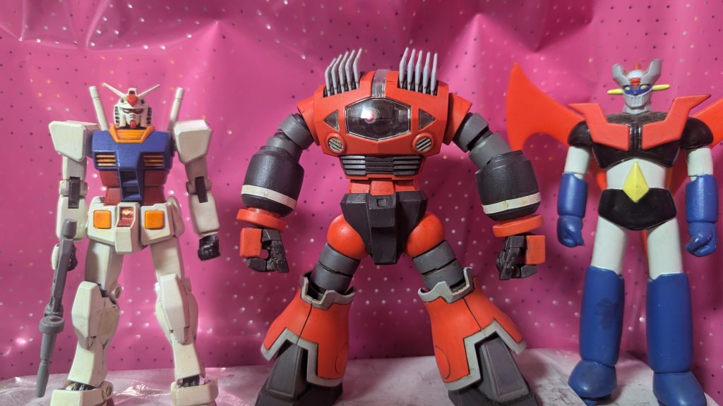 最後に過去作のカンプラ体験版ガンダムと今回ゲスト出演のマジンガーＺとの対比。マジンガーＺはゲーセンで昔GETしたプライス景品でほぼHGUCと同スケールの1/144です。