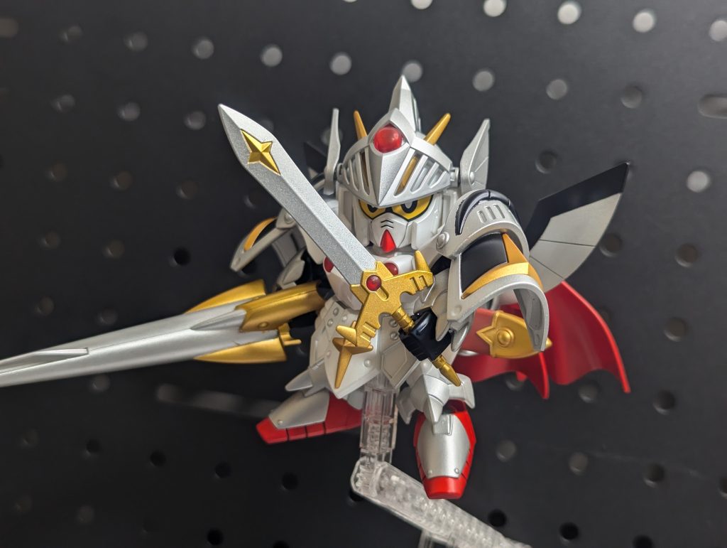 装備がゴツいのでポージングは難しいです。