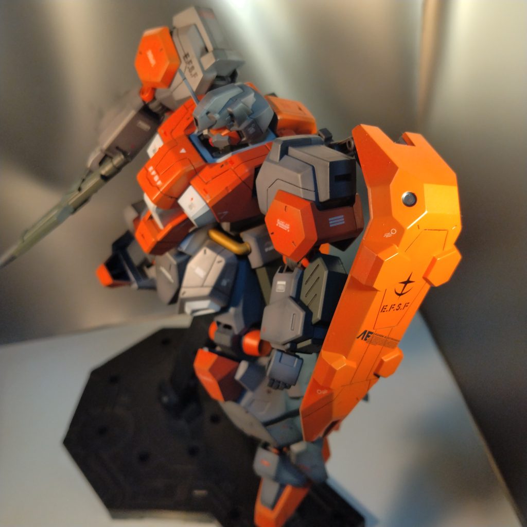 グスタフ・カールは2回目になるのですが!前もスジ彫りの時にイメージが湧かなくて、なかなか手が動きませんでした!パットみグスタフ・カールはすじ入れる面積がいっぱいあるのですが!判る人もいると思いますが!逆に面積がいっぱいあるからこそイメージが湧かないんです!(笑)何故かと言うとそれだけ面積があると言うことは、自分が入れるスジ彫りでキットのイメージが決まるので!どのパターンでやるか迷っちゃうんです!(笑)