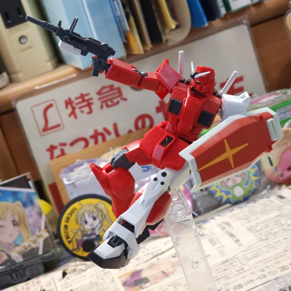 赤い三巨星の陸ガンベースで陸ガンの初期生産仕様みたいなものを作ってみました胴体はダクトが左右に欲しかったので陸ジム手足は陸ガンバックパックにビームサーベルが欲しかったので積んでるジーラインから強奪…シールドは恐らくHGUC初期のガンダムのシールドと陸ガンシールドの基部を接着普通の陸ガンとはちょっと違う感じにしてみました。あとは塗装をどうするか…(陸ガン風orトリコロール？)（2枚目）