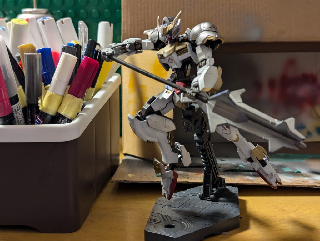 大人になって初めて作るので、とりあえず好きな機体から作ってみました。カラーリングはオリジナルです。