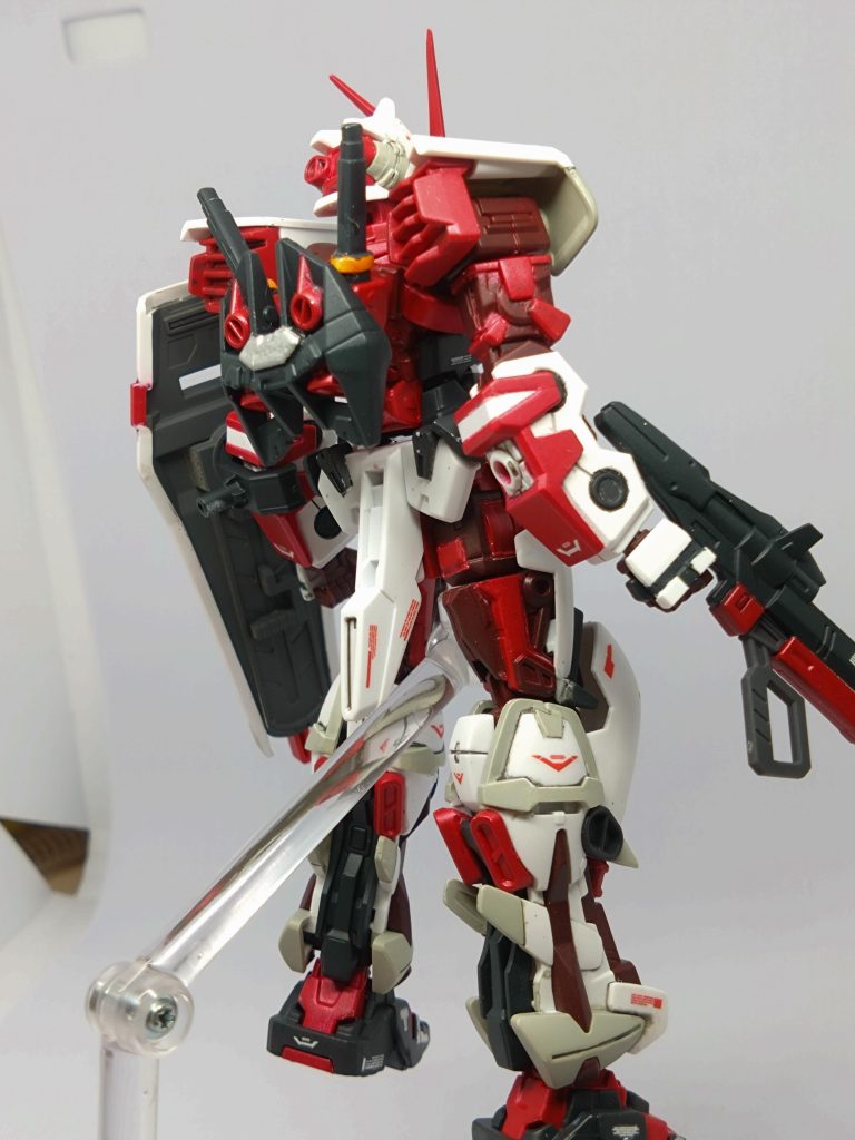 レッドフレームは2色の赤で色分けしました。どうにもメタリックレッドを写真で上手く写せないです。