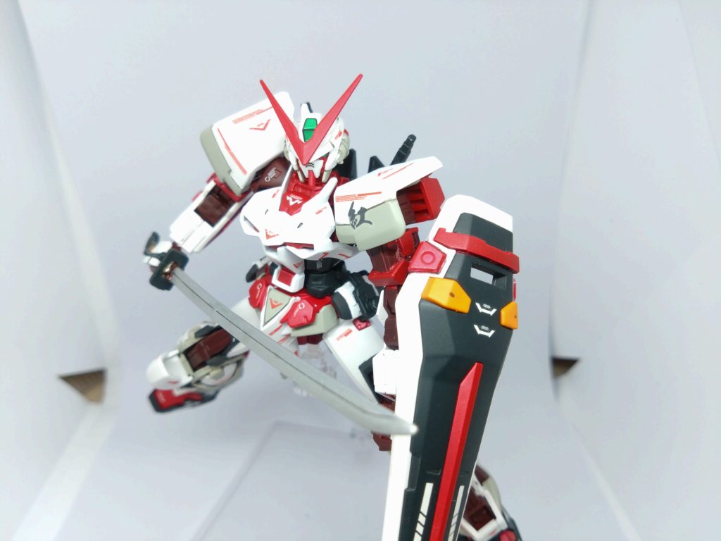 剣戟するならフライトユニットは外すべきかな、と。背中のビームサーベルは今回出番ありません。