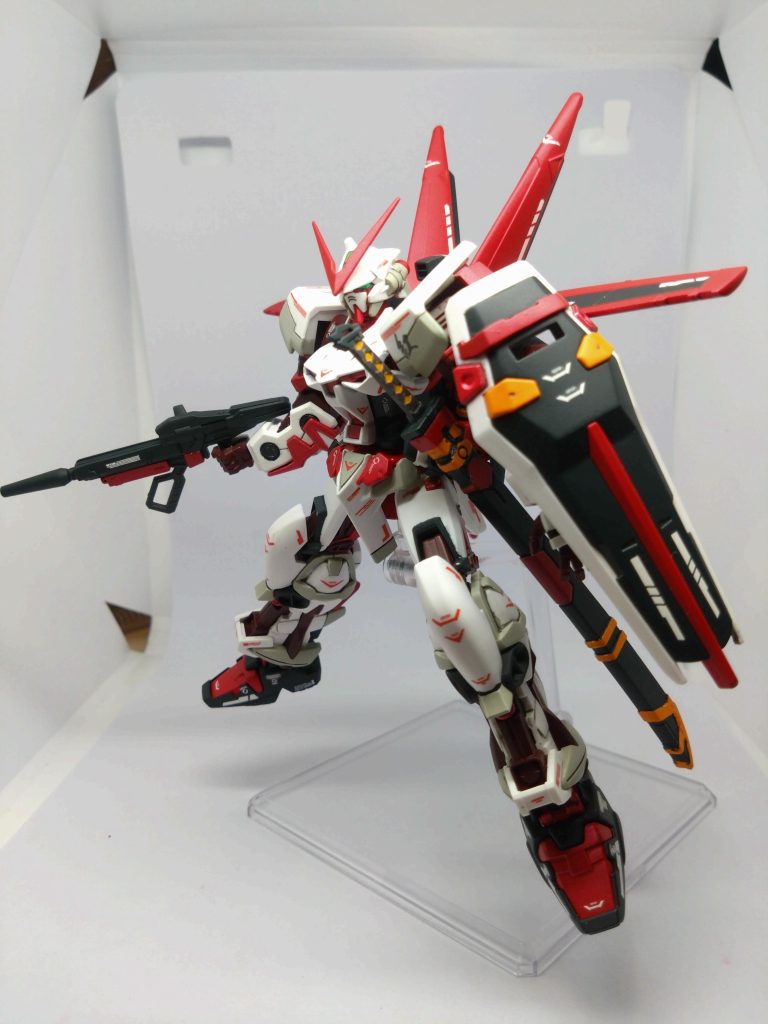 最近1ツ眼のMSが続いていたので久々にガンダム顔を作りました。かっこよい。