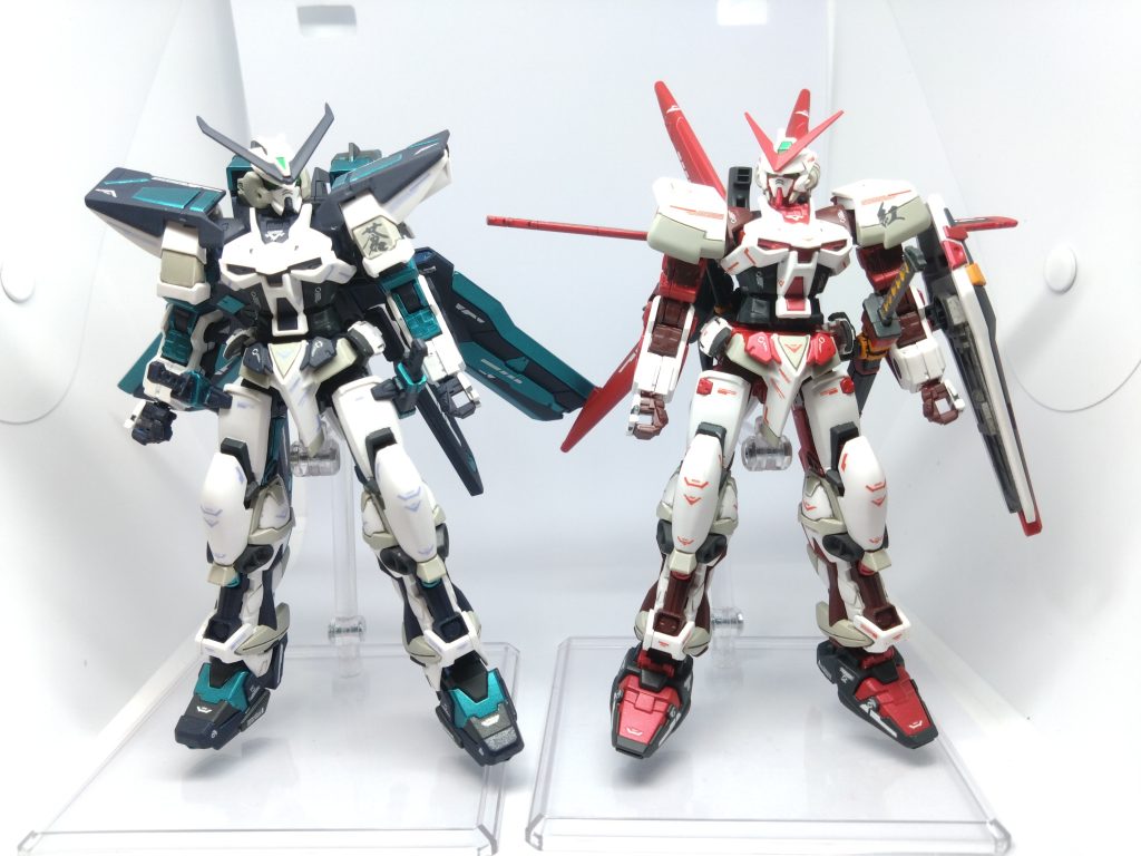 蒼とツーショット。紅は成形色近く、オリジナル要素少な目ですが蒼はだいぶ変えてるのであちらも見ていただけると幸いです。