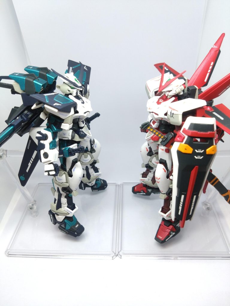 レッドフレームの方がカッコいい…。その分ブルーフレームの方が頑張りました。駄目な子ほど可愛いというか。ブルーフレームの方がオリジナリティを出せました。良ければレッドフレームの方も見ていただけると嬉しいです。