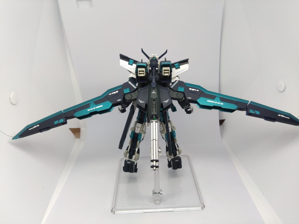 フライトフォームを広げると鳥人間コンテスト状態に。