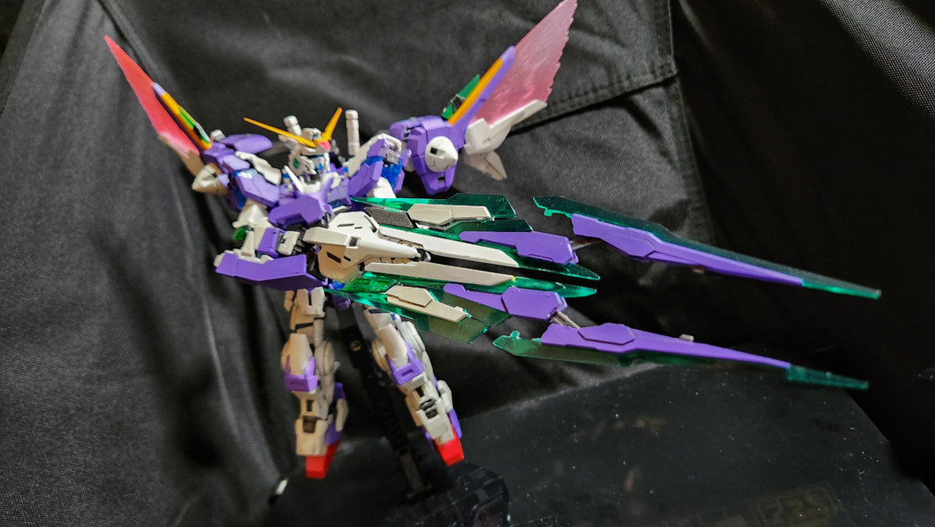 ビットオンGNヴェスバーソード［射撃モード］GNヴェスバーソードは刀身が開閉可能です