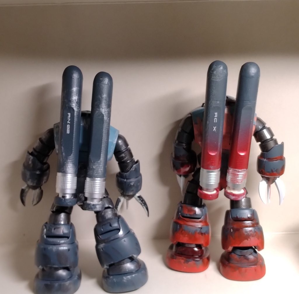 バックパックを改造して、単4電池ケースになっています。