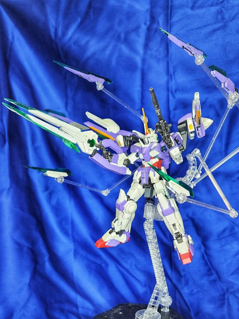 GNヴェスバーソード［ヴェスバーモード］とビームマグナムとGNソードビットX6とビームキャノン［ミノフスキードライブ兼用］によるフルバースト 