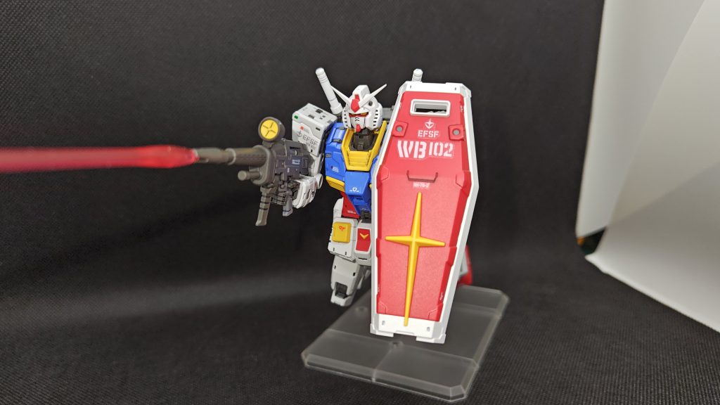 試しにビームサーベルパーツを差し込んでみたら、あら不思議、ビームライフルエフェクトになりました。白い悪魔がやって来る、と。