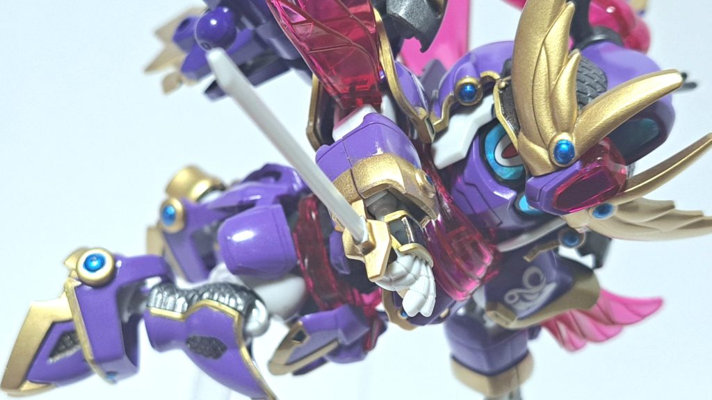 忍者刀RX-零丸から引き続き使用している装備。ビーム刀としても使えるその切れ味はさらに増している。非使用時はリアアーマーに帯刀している。