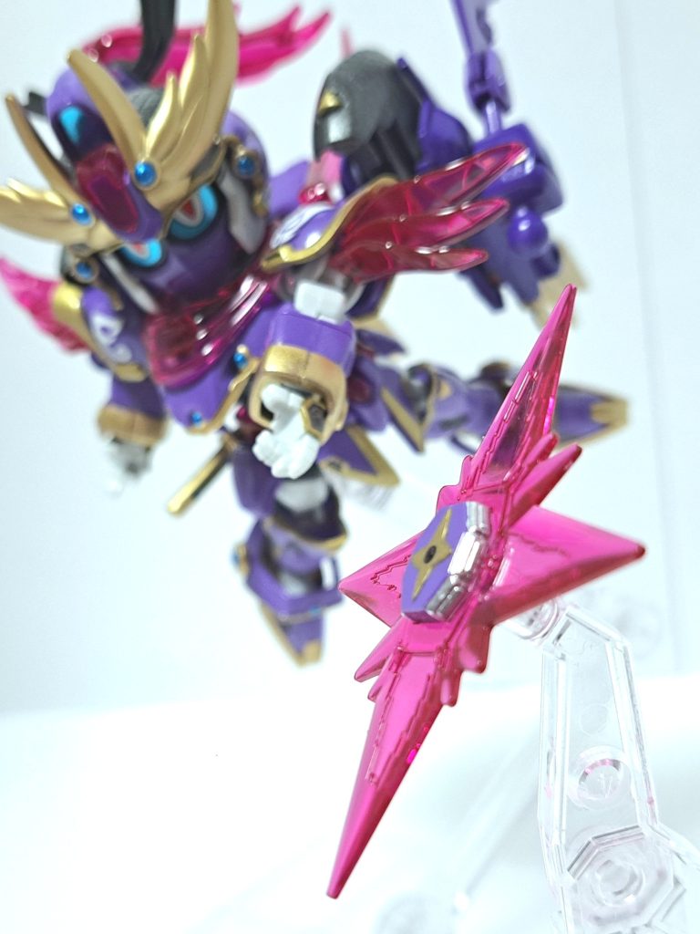 ビームシールド大手裏剣F91のビームシールドから着想を得た大型の投擲武器。堅牢なシールドとしても使用可能。