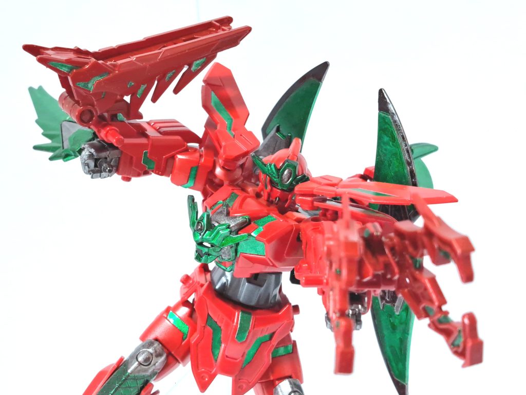 リアル形態でも両腕の武装は使用可能。