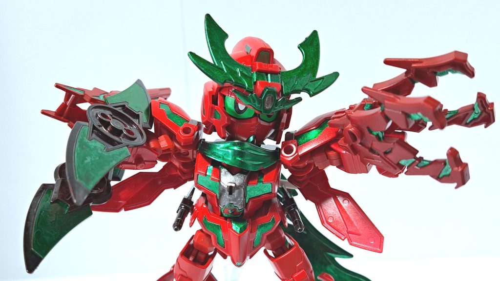 鉤爪武威獲駑(かぎづめぶいえぬ)左腕に装備する展開式の四つの爪のクロー。基本シノビ形態で使用するが、カクレ形態でも使用できる。打突や切り裂き、敵機を掴むことが可能。 シールド手裏剣ユニコーンの盾を中央にあしらった背部に装着する大型手裏剣。本機では普段分割して2枚刃の剣として、またはクローとしても使用。