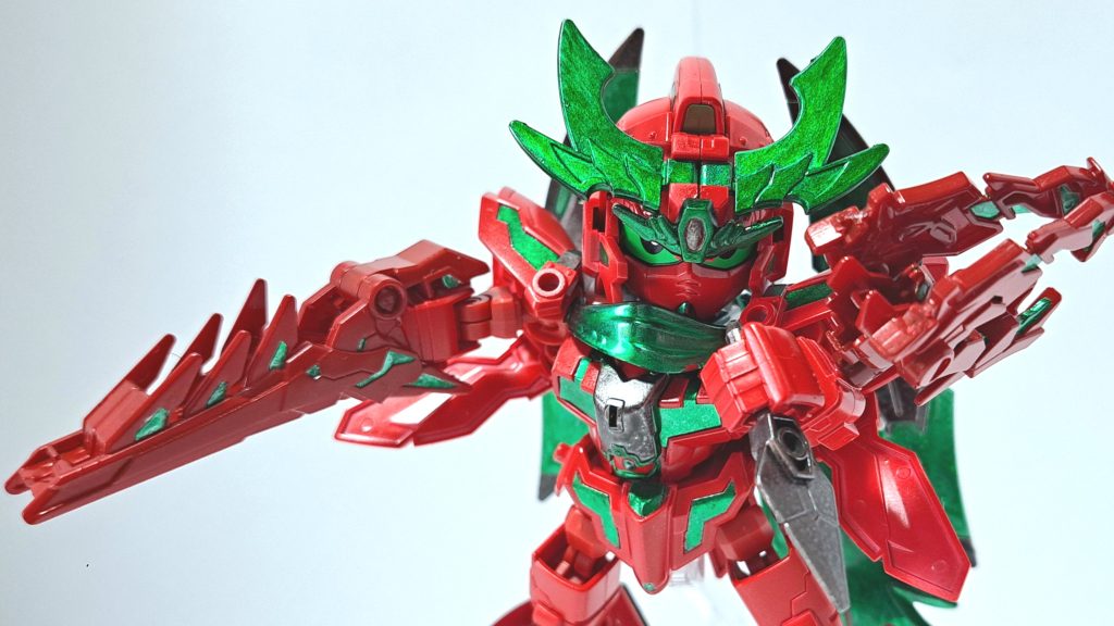 銃砲火炎蚣(じゅうほうびえんす)右腕に装備する展開式のビームスマートガン。基本シノビ形態で使用するが、カクレ形態でも使用できる。発射したビームは任意で曲げることが可能。 苦無投擲武器としても使用可能な小型剣で、忍者刀と同様にリアル形態ではビーム刃を発生させる。