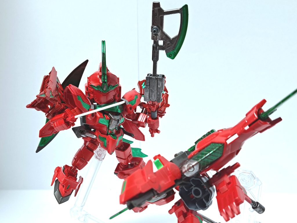 戦斧 八鳥から分離して使用する片手斧。忍者刀と苦無とは違い、リアル形態では高熱化し攻撃力が増す。