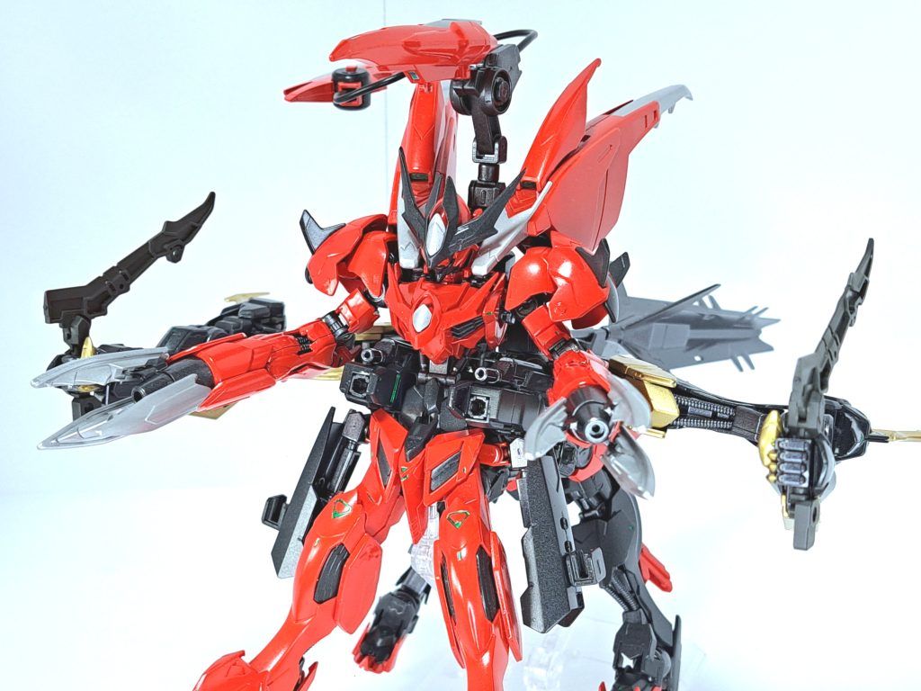 170mm機関砲バルバリックタウロスレクスの両腕部のヘリカルマガジン式の火器。従来の火砲よりも小型・小口径の機銃。本機の状態ではルプスの脇腹部分から放つ。