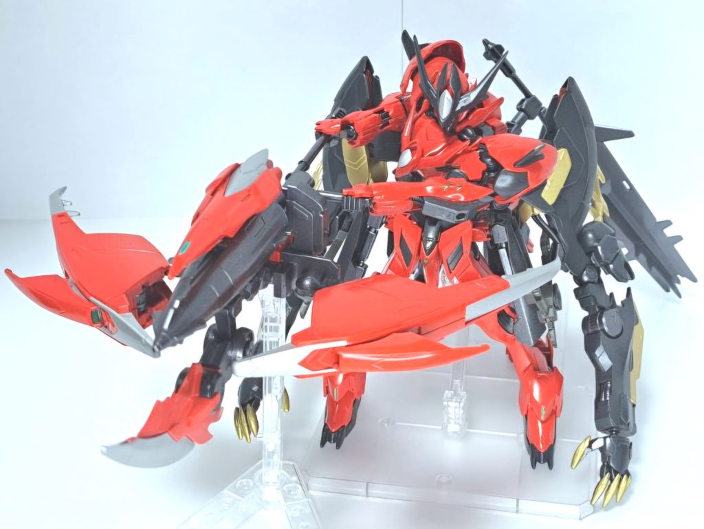 アメイジングアイアンブラッドアメイジングメイスとブースターを組み合わせた弩弓型決戦兵器。ブースターに内蔵されたエネルギー供給システムにより機首にあたる部分から高出力のビームを放射するだけでなく、メイス本体を電磁力により超高速で発射する最終攻撃も可能。