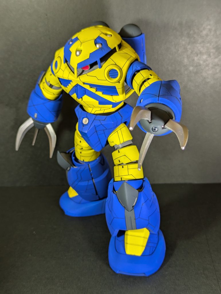 適当スジ彫りで、戦闘ダメージでのツギハギ装甲感を出そうとしました