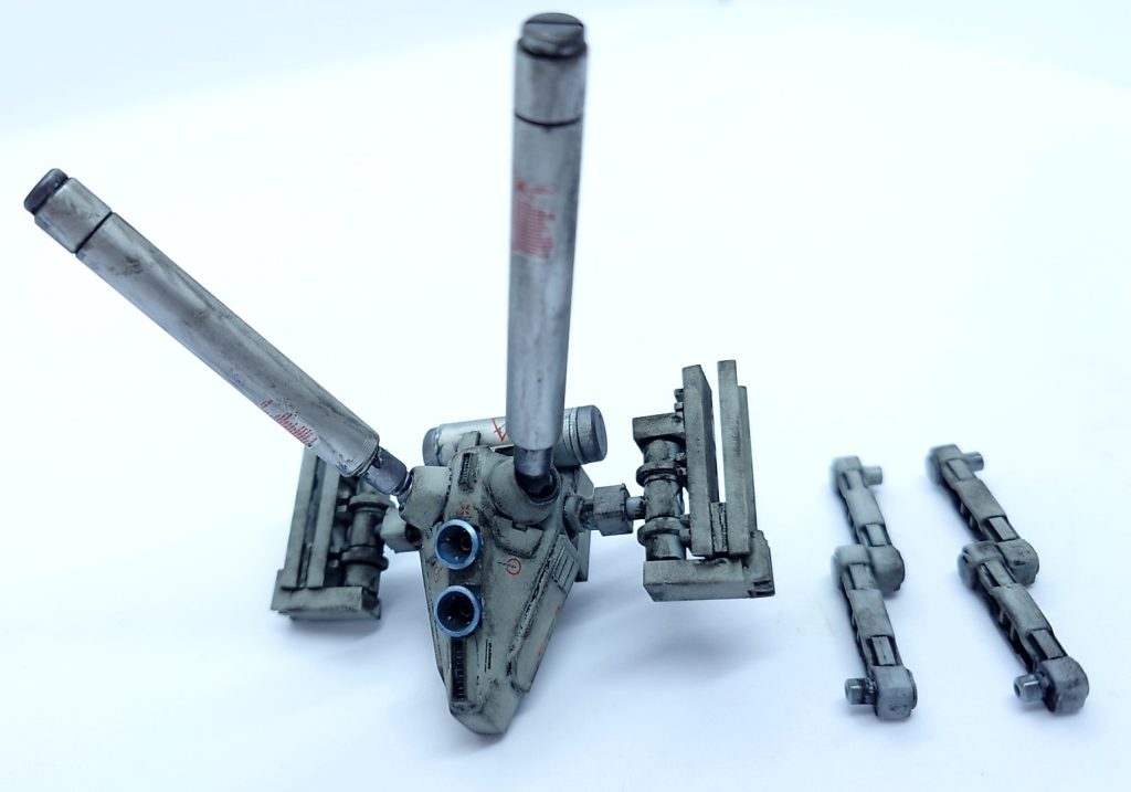 ランドセル。ゲルググキャノン化するときは右のアームを追加します。