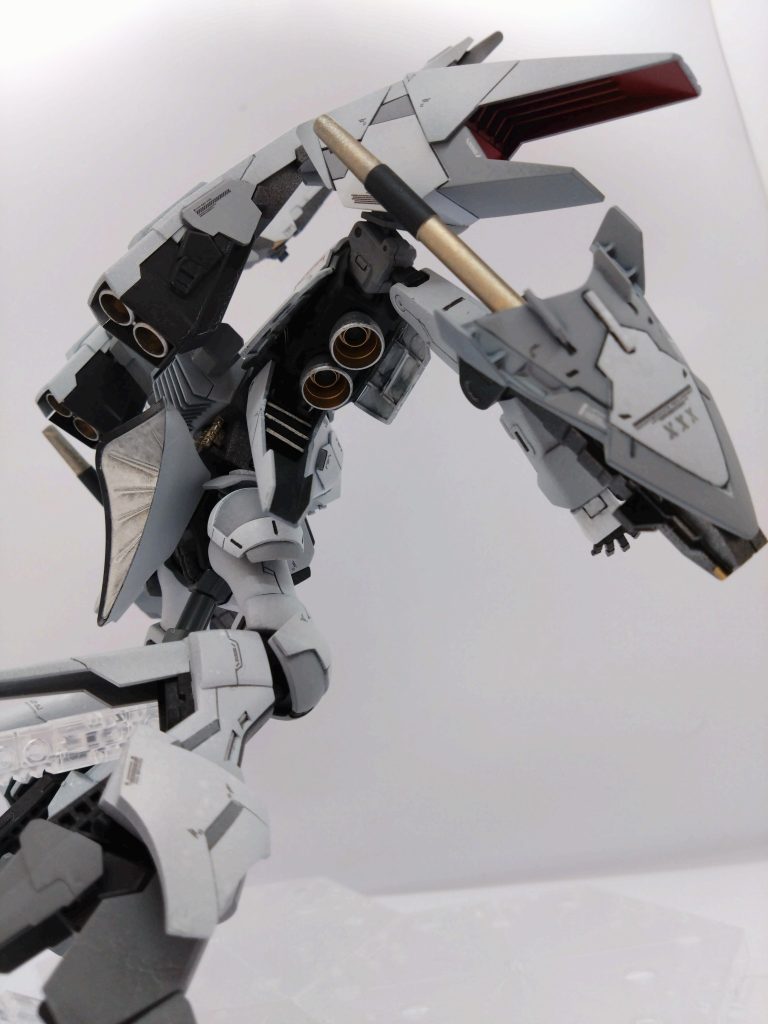 脇下のパーツにもスラスター追加エアロアーマーはプラ版で形状の若干変更