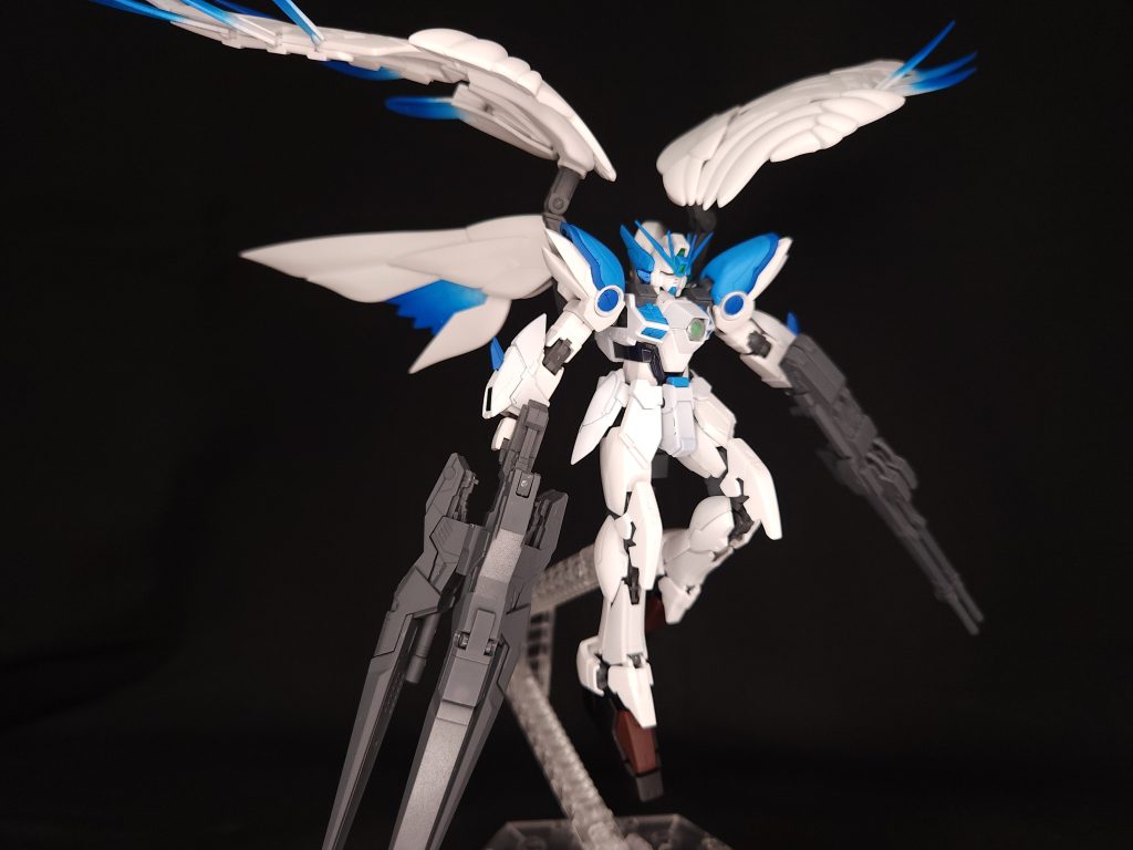 武装はツインバスターライフル、ドライツバーク、ビームサーベル、バルカンになります。