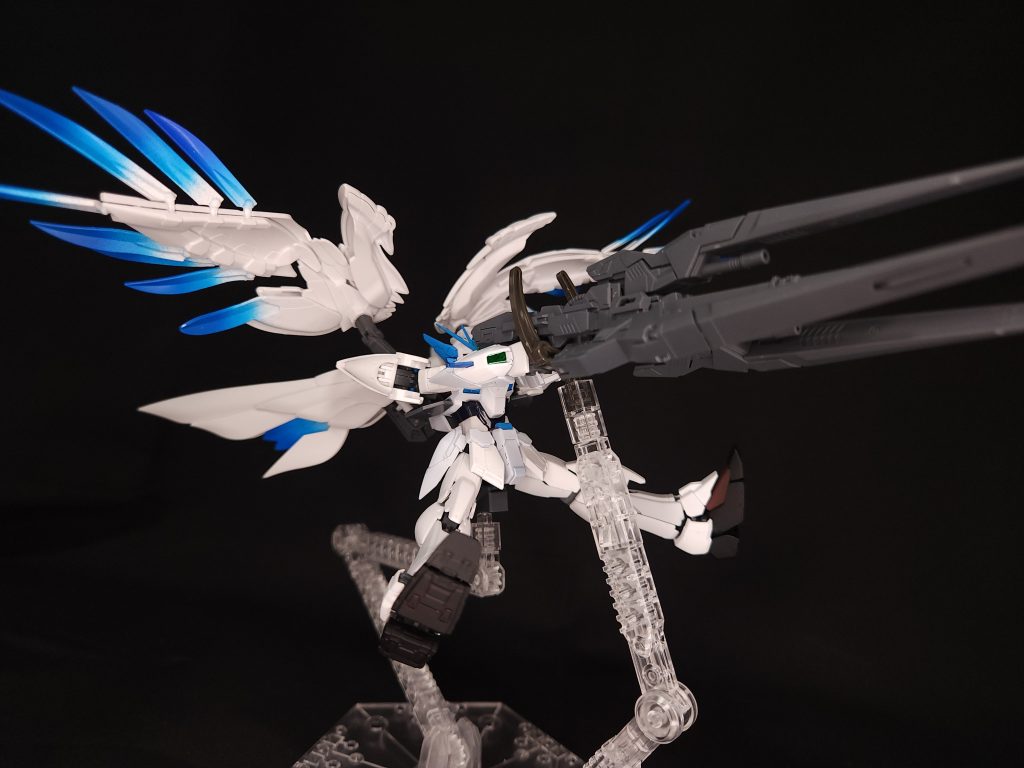 ドライツバークとツインバスターライフルを組み合わせることでドライツバークバスターになります。かなりサイズ感がアップしますが補助台座必須です。