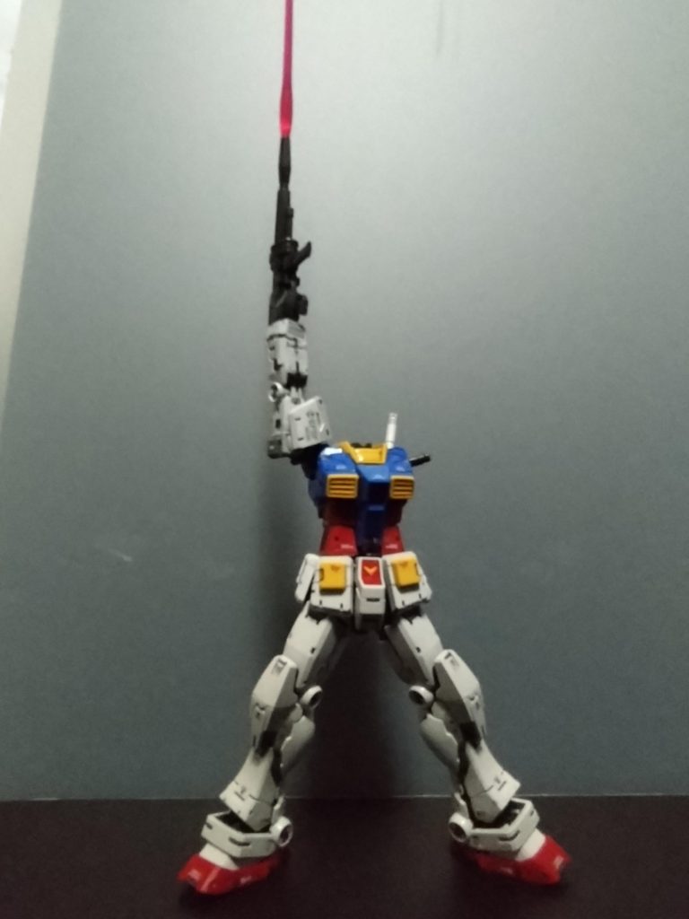 ビームライフルの先にビームサーベル差してます。