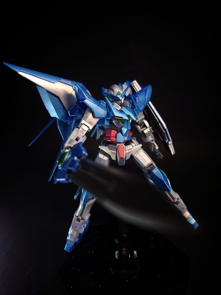 アメイジングGNブレイド完成状態の時に左腰部にマウントされていた手持ち式の大型実体剣で、アメイジングGNソードの対となる武器とされる。貯蔵したプラフスキー粒子を低エネルギー状態で保持する機能を持ち、触れた物全てを凍らせてしまう。これはブレイド内の粒子が低エネルギーから通常の状態に戻ろうとエネルギーを吸収する為に起こる現象であり、ビームですら例外なく凍り付いてしまう。ダークマターに改造されてからは「ブライニクルブレイド」と改名されてカラーリングも変更されたが、機能は全く同じである。