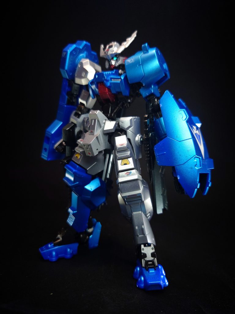 神経接続システム右腕の義手を介して機体と接続することができるシステム。このシステムにより右腕部のみ阿頼耶識システムと同等の反応速度を得ている