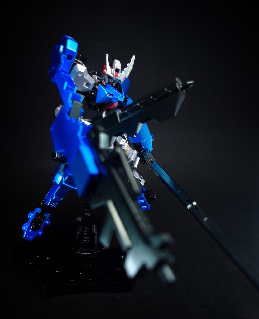 サブナックル左前腕に装備された装甲。以前より大型化している。デモリッション・ナイフの補助にも使われる。